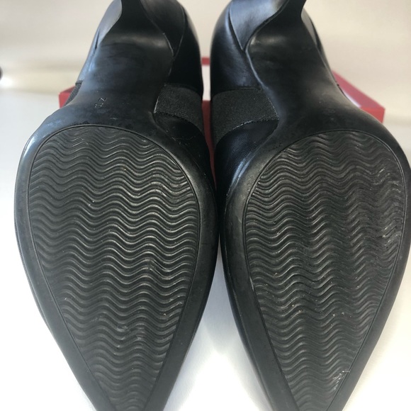 Vaneli Kamelia Black Nappa 2.5 inch heel ankle boot 8N. Worn once. - Picture 3 of 5